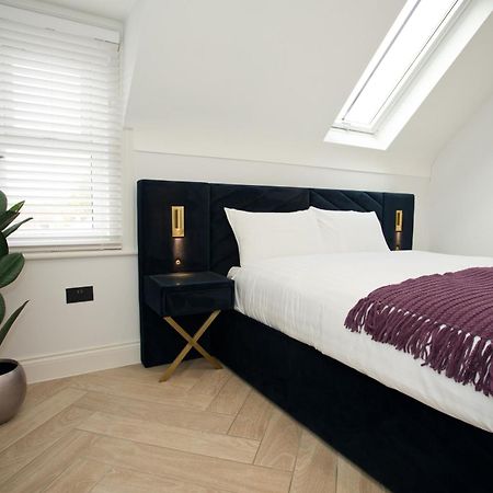 Ultra Stylish Apt Set In An Affluent Location Poole Exterior photo