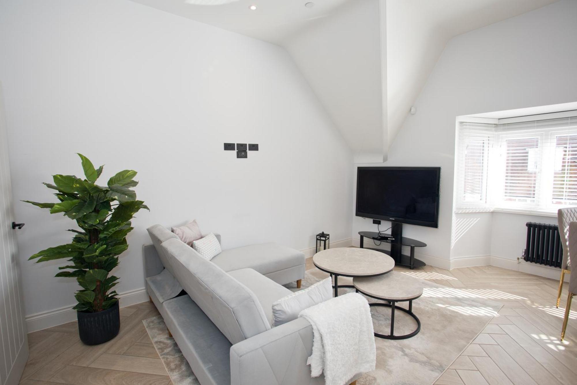 Ultra Stylish Apt Set In An Affluent Location Poole Exterior photo