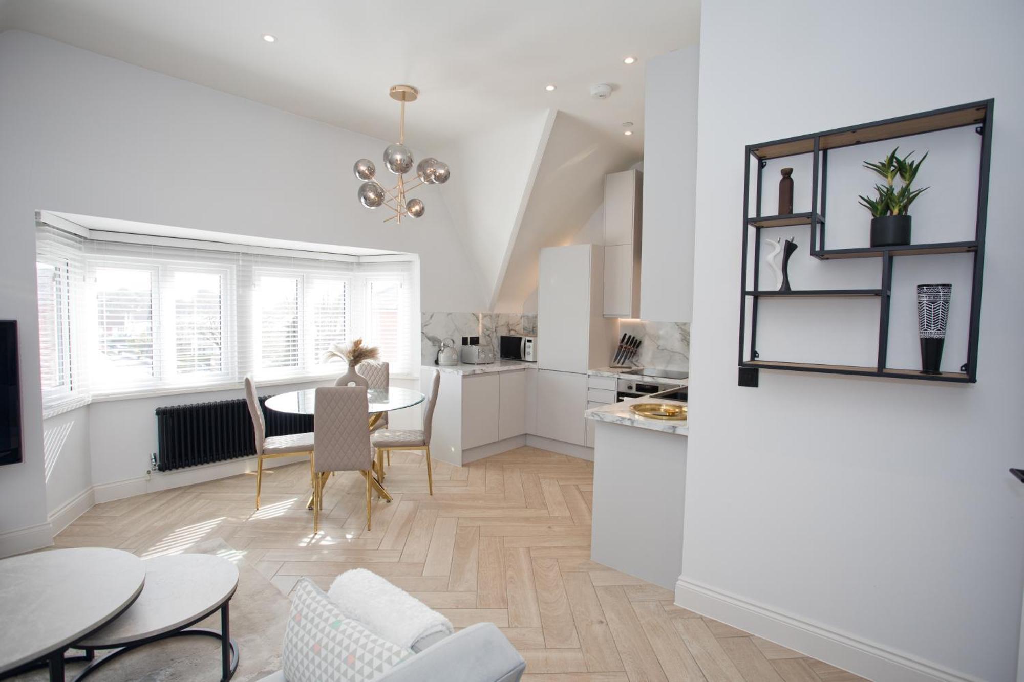 Ultra Stylish Apt Set In An Affluent Location Poole Exterior photo