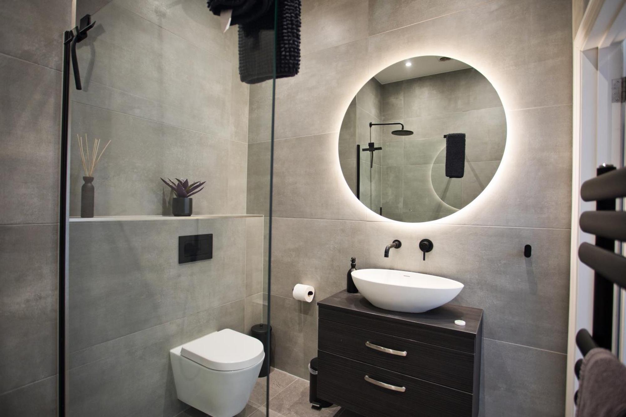 Ultra Stylish Apt Set In An Affluent Location Poole Exterior photo