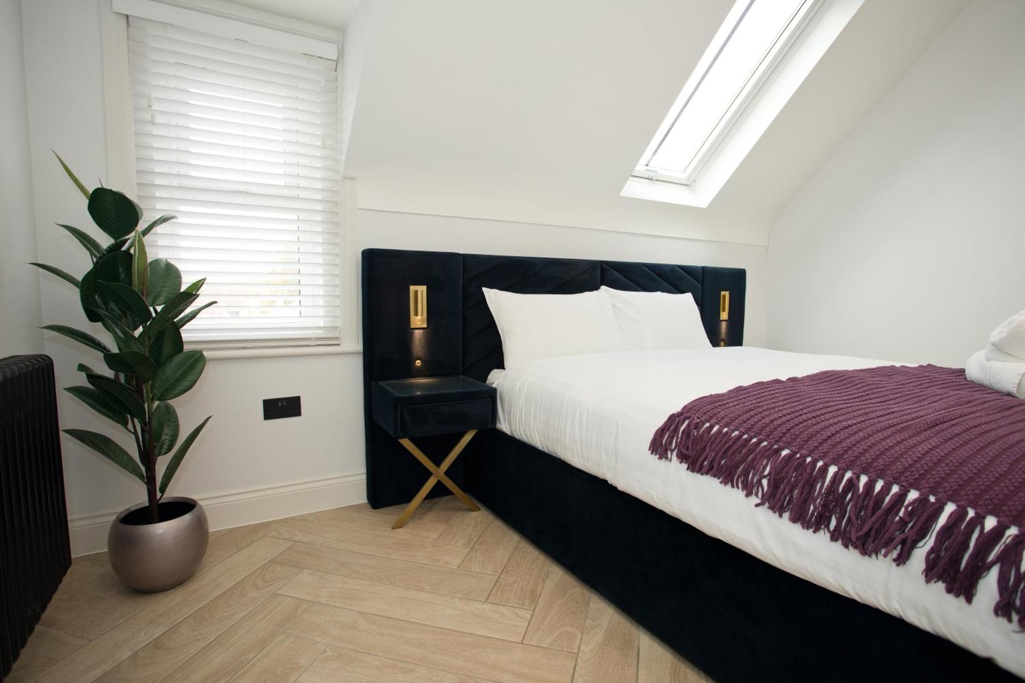 Ultra Stylish Apt Set In An Affluent Location Poole Exterior photo