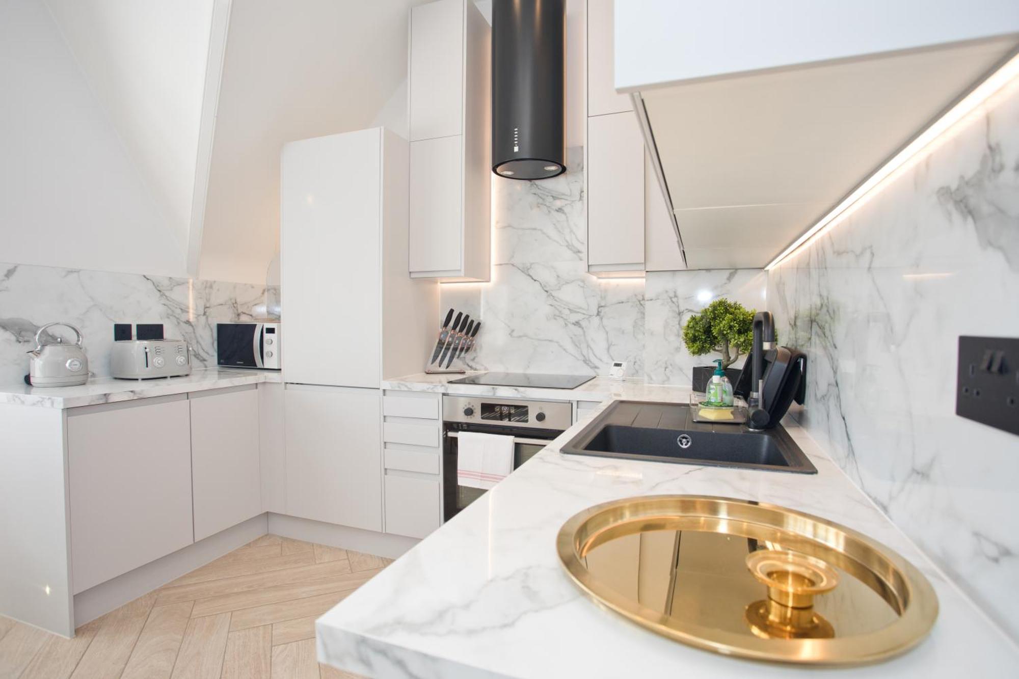 Ultra Stylish Apt Set In An Affluent Location Poole Exterior photo