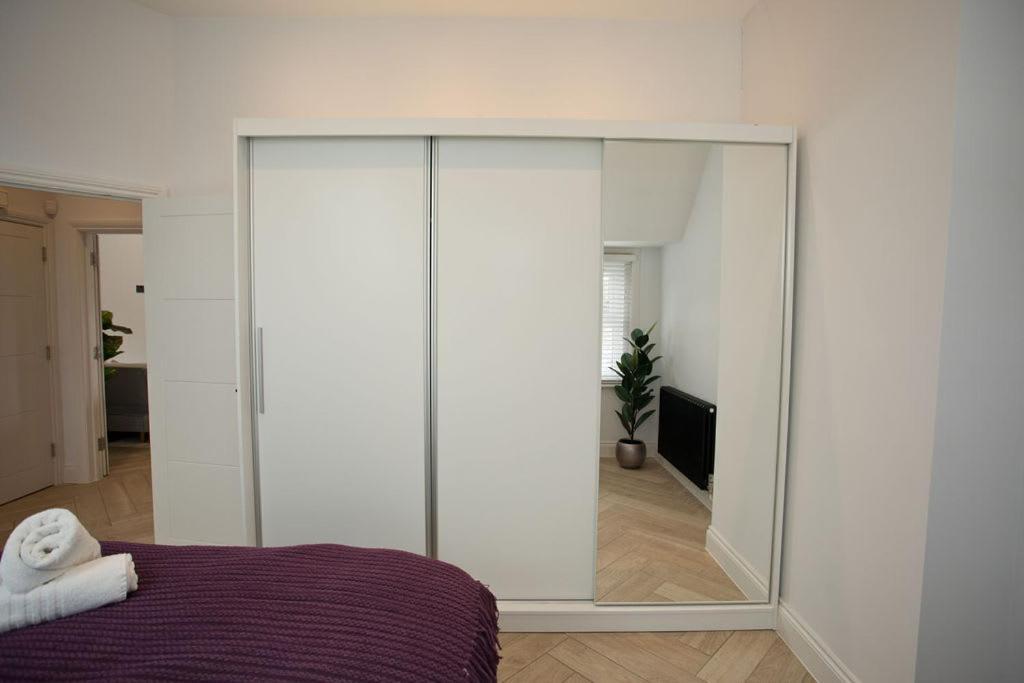 Ultra Stylish Apt Set In An Affluent Location Poole Exterior photo
