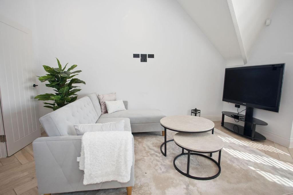 Ultra Stylish Apt Set In An Affluent Location Poole Exterior photo
