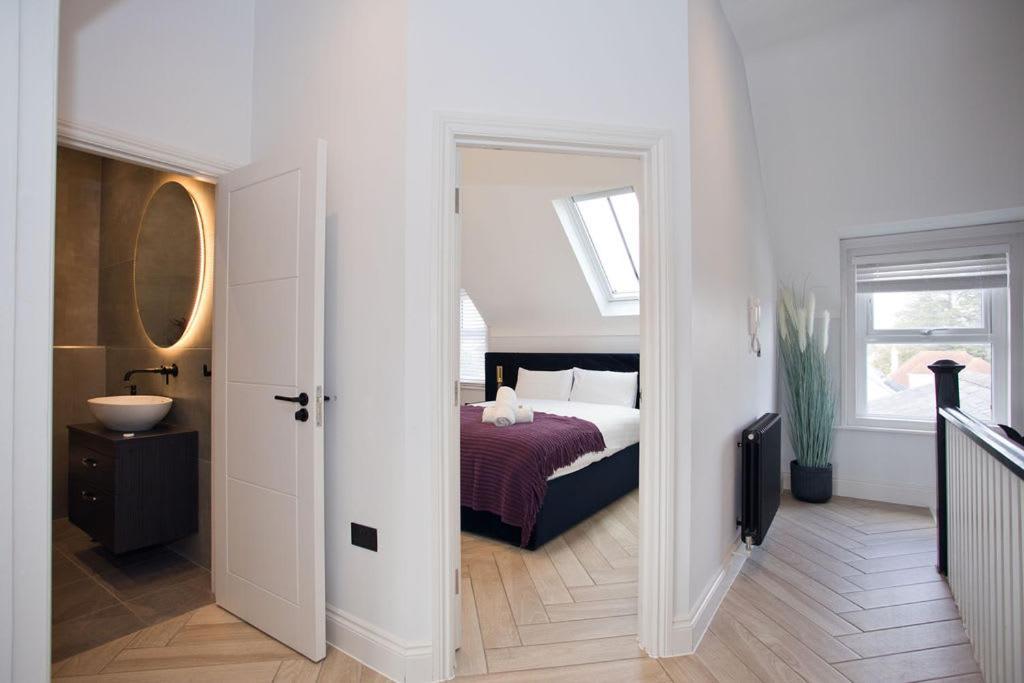 Ultra Stylish Apt Set In An Affluent Location Poole Exterior photo