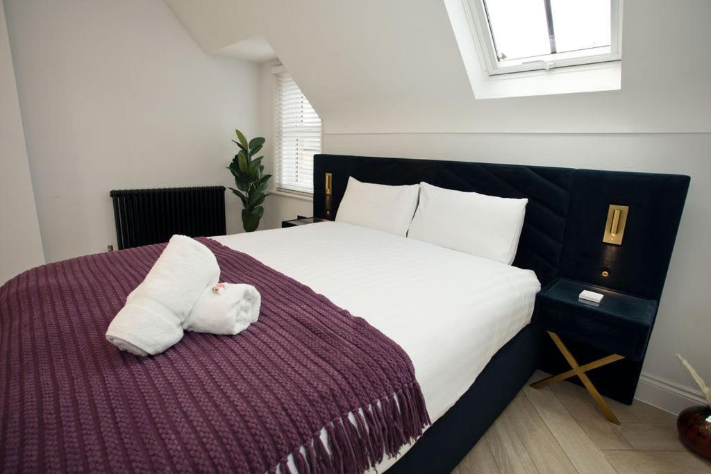 Ultra Stylish Apt Set In An Affluent Location Poole Exterior photo