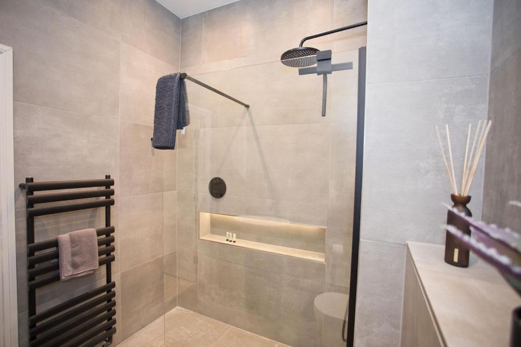 Ultra Stylish Apt Set In An Affluent Location Poole Exterior photo