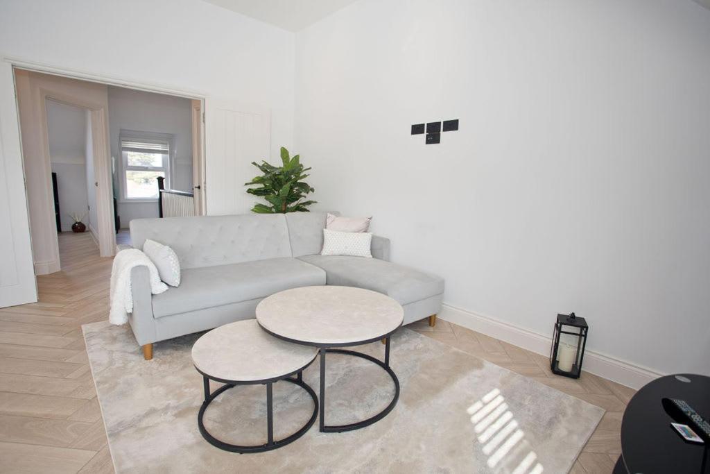 Ultra Stylish Apt Set In An Affluent Location Poole Exterior photo